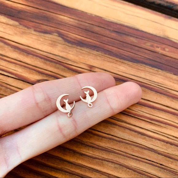 MOON CAT GOLD Stainless Steel Minimalist Stud Earrings With Gift Bag - Picture 3 of 5